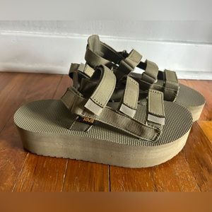 Teva platform sandal in light olive tone